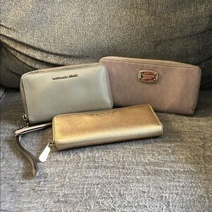 3 Flawed Michael Kors Wallets